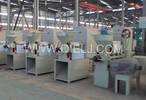 開榨油坊你懂得如何選油坊榨油機(jī)設(shè)備嗎?企鵝糧油機(jī)械告訴您(圖3) 開榨油坊你懂得如何選油坊榨油機(jī)設(shè)備嗎?企鵝糧油機(jī)械告訴您(圖3)